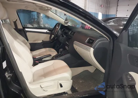 2013 Volkswagen Jetta Hybrid Sel z USA, uszkodzony, nr VIN 3VW637AJ6DM298409